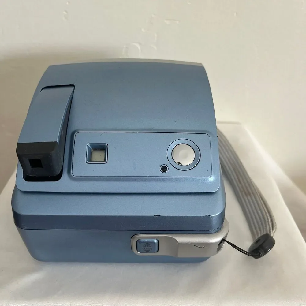 Polaroid One600 camera Classic Instant Film Camera Blue/Silver - UNTESTED/AS-IS